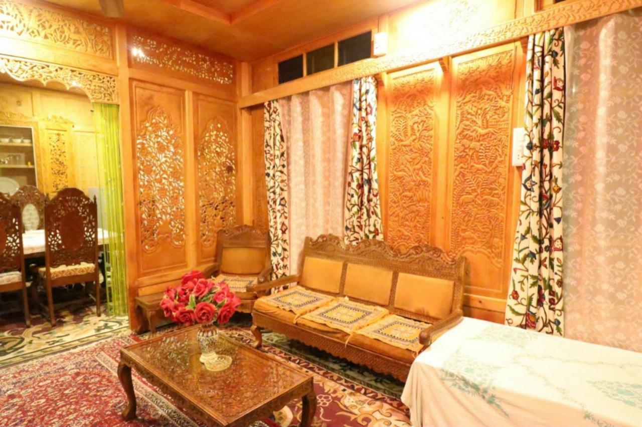 Hotel Umbrella group of House Boat à Srīnagar Extérieur photo