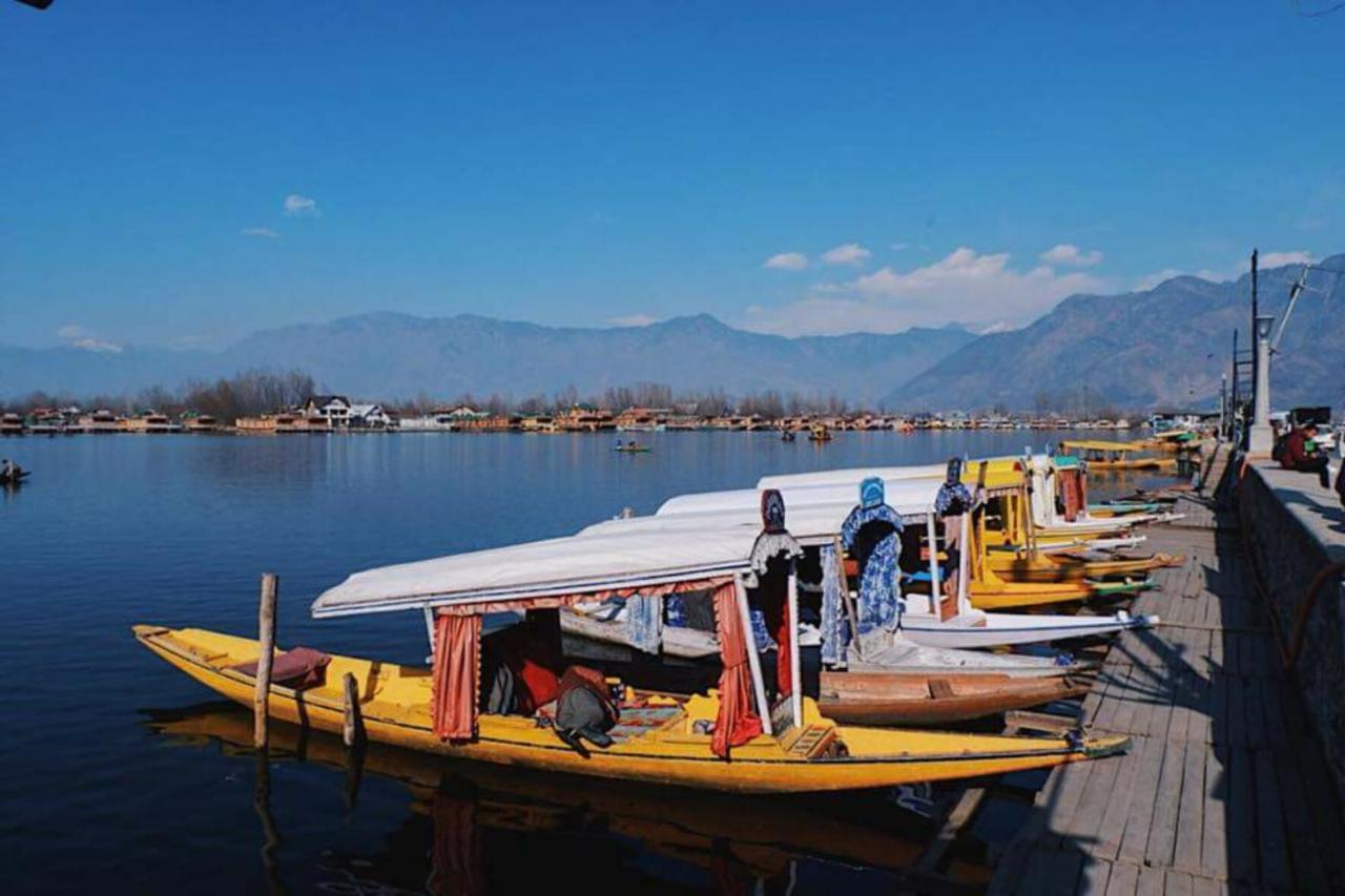 Hotel Umbrella group of House Boat à Srīnagar Extérieur photo