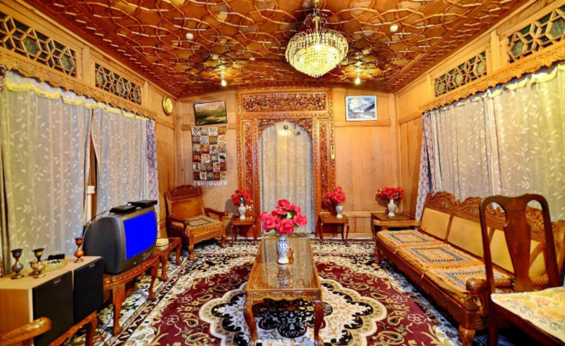 Hotel Umbrella group of House Boat à Srīnagar Extérieur photo