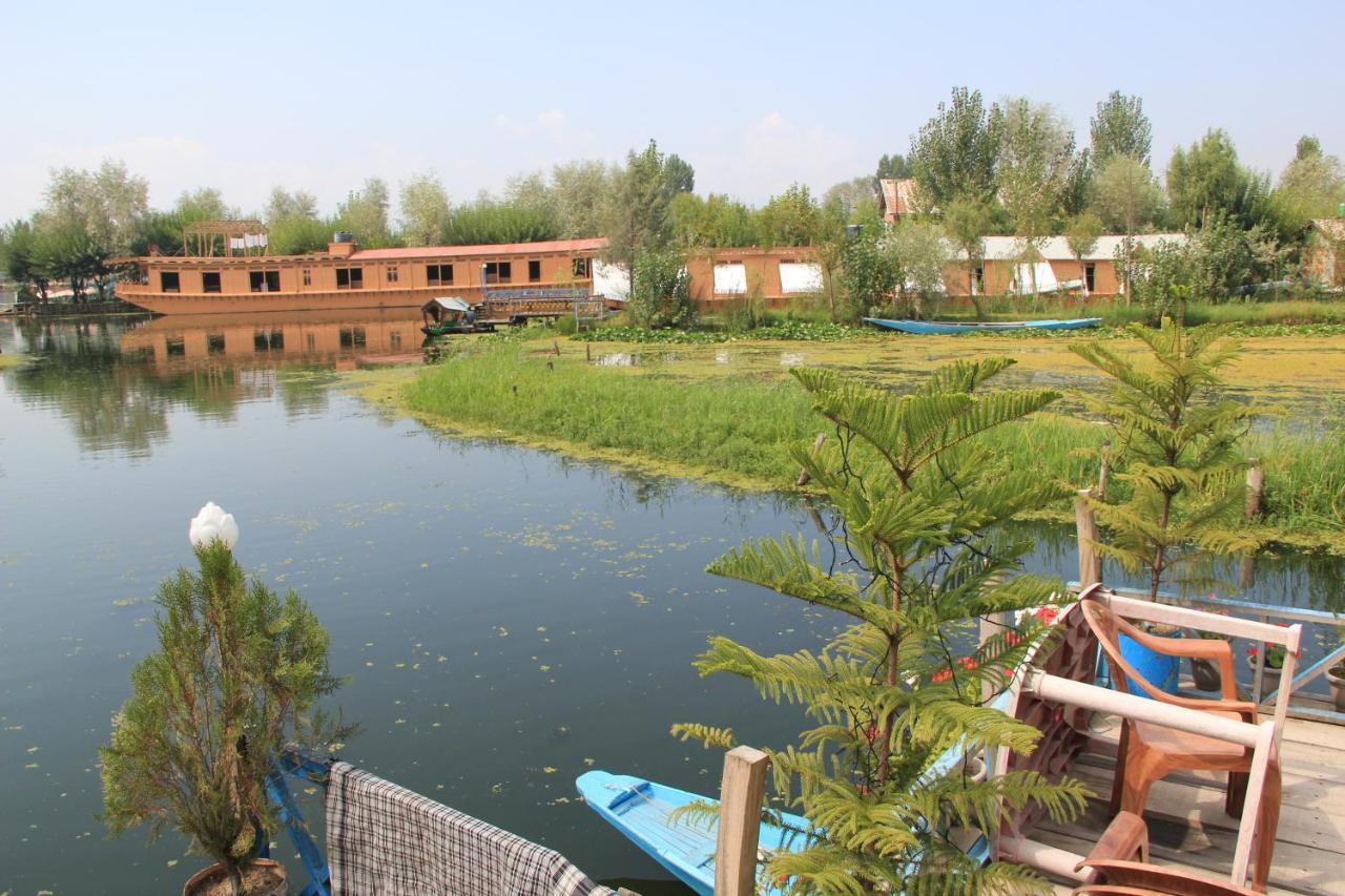 Hotel Umbrella group of House Boat à Srīnagar Extérieur photo